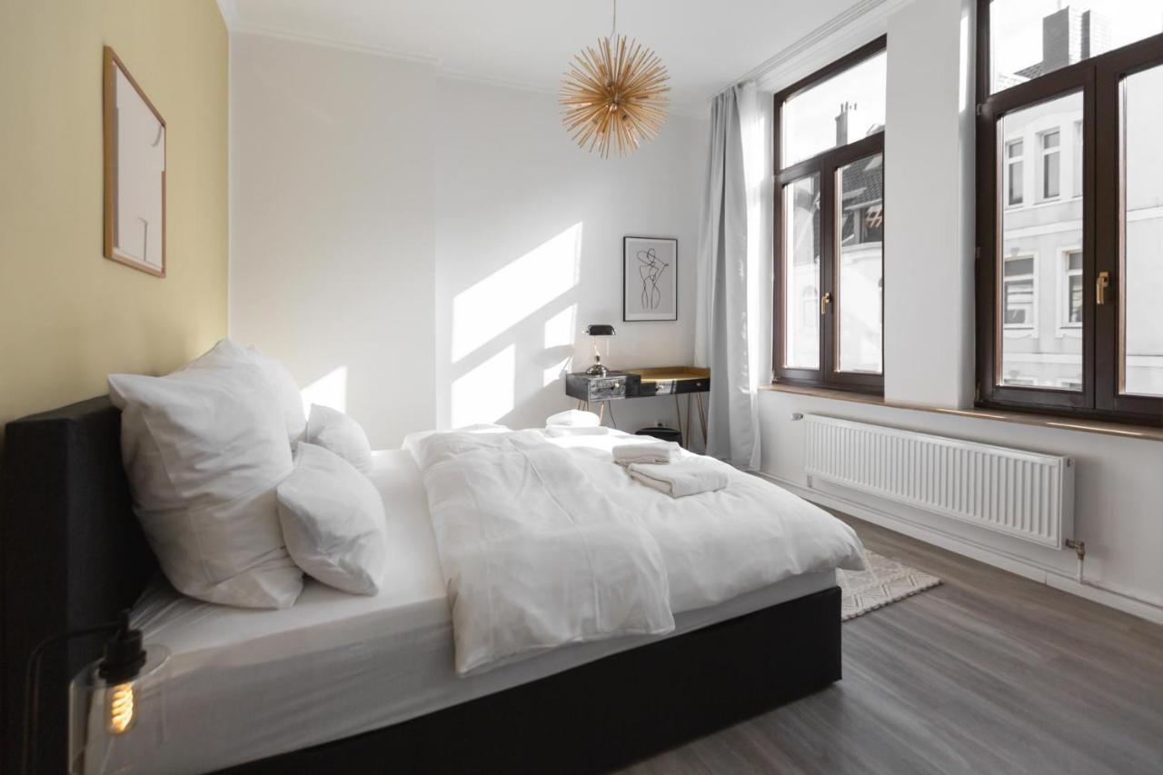 Apartment Bheaven I Golden Wave Premium